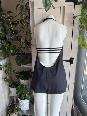 Lululemon size 10 built-in bra-padding Black Halter A-Line tank top like new